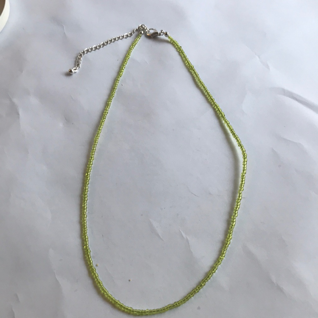 Green Beaded Necklace With Silver Tone Clasp 8$